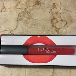 HUDA BEAUTY Liquid Matte Lipstick - Fiery Red